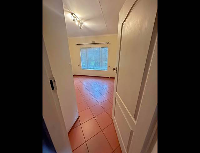 5 BEDROOM FREESTANDING TO LET IN BEN FLEUR